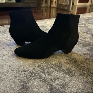 Eileen Fisher Black Stretch Boots Size 10M. Only wore a handful of time.